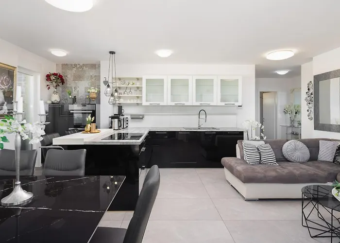 Lejlighed Luxury Penthouse With Jacuzzi, Panoramic View Makarska