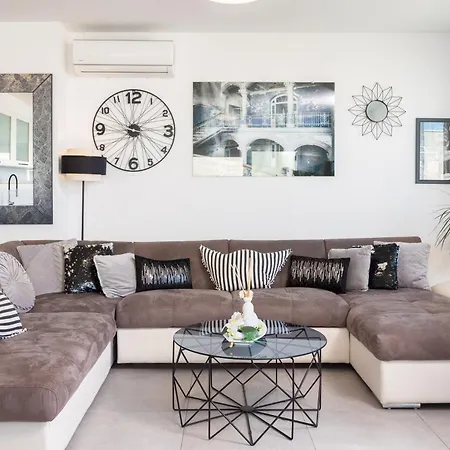 Luxury Penthouse With Jacuzzi, Panoramic View *