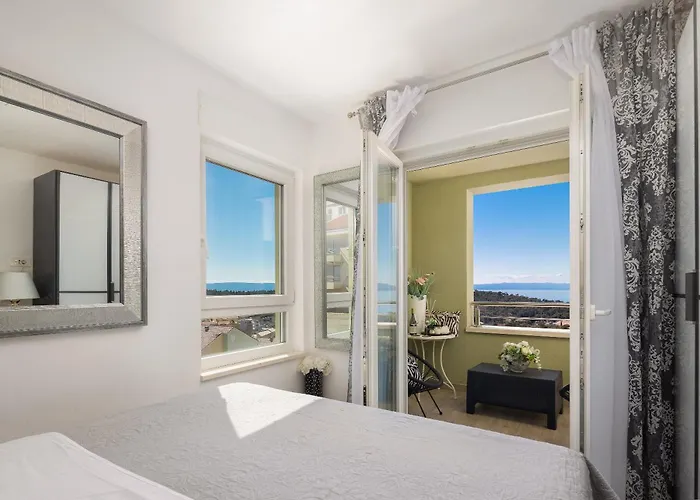 Luxury Penthouse With Jacuzzi, Panoramic View شقة ماكارسكا