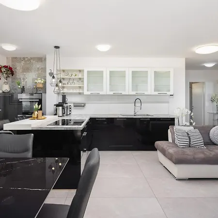 Lejlighed Luxury Penthouse With Jacuzzi, Panoramic View Makarska